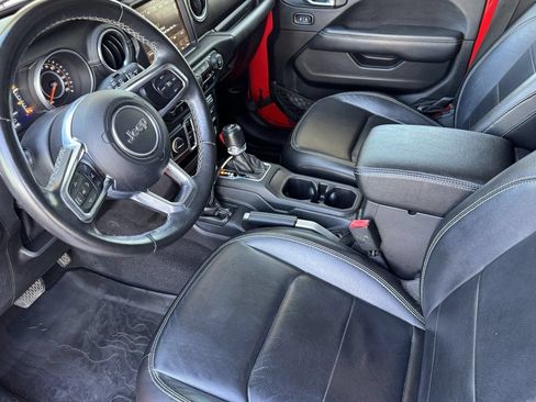 Used 2018 Jeep Wrangler Unlimited Sahara AWD/4WD image 10