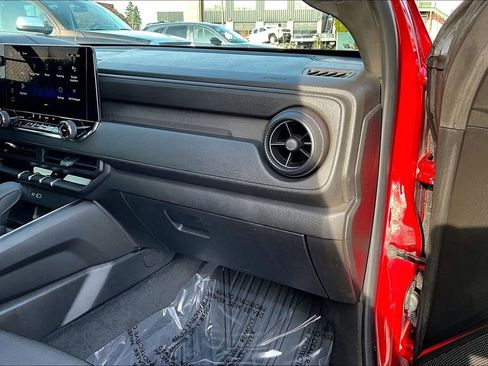 Used 2023 Chevrolet Colorado Trail Boss AWD/4WD image 19