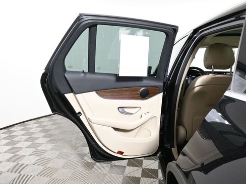 Certified 2022 Mercedes-Benz GLC 300 4MATIC image 22