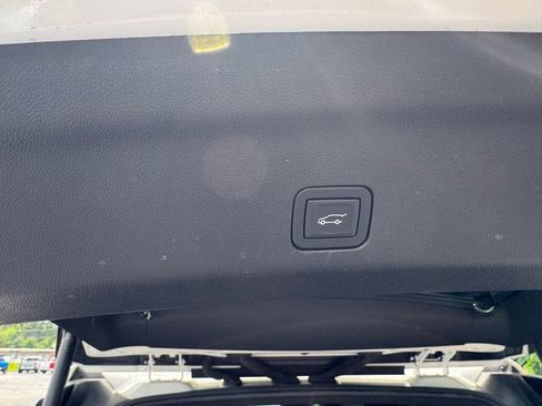 Certified 2023 Chevrolet Suburban Premier RWD image 7