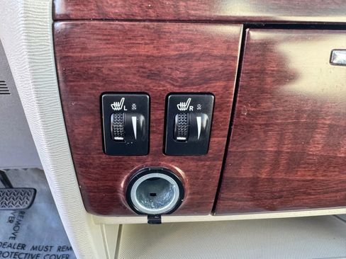 Used 2012 Toyota Sienna XLE image 23