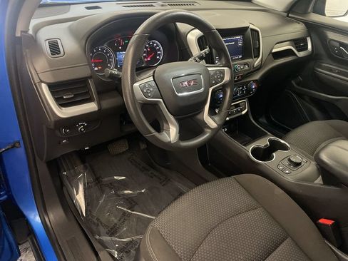 Used 2024 GMC Terrain SLE w/ Driver Convenience Package FWD image 4
