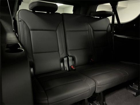 Certified 2025 Chevrolet Suburban High Country image 28