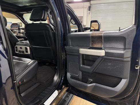 Used 2022 Ford F350 Lariat w/ Black Appearance Package AWD/4WD image 18