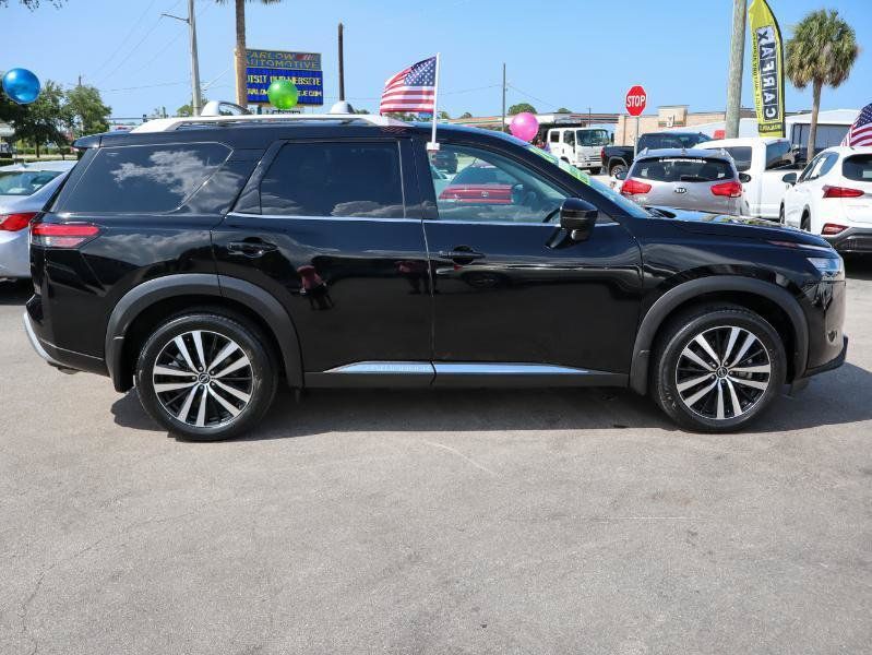 Used 2024 Nissan Pathfinder Platinum FWD image 7