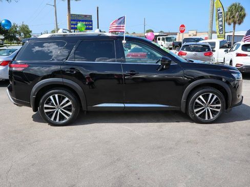 Used 2024 Nissan Pathfinder Platinum FWD image 7