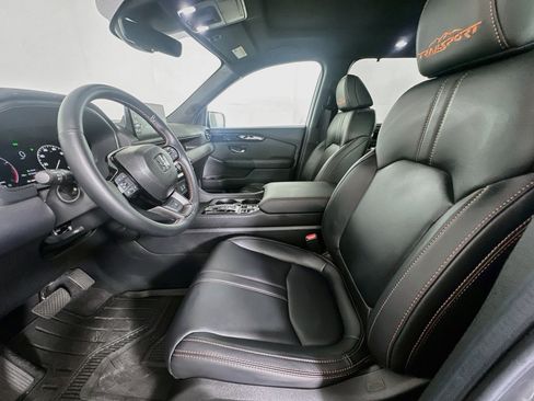 Used 2025 Honda Pilot TrailSport image 13
