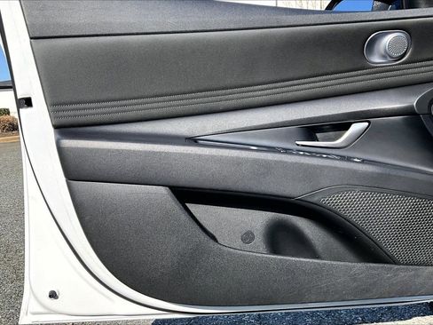 Used 2023 Hyundai Elantra Limited image 26