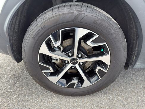 Used 2023 Kia Sportage EX AWD/4WD image 16
