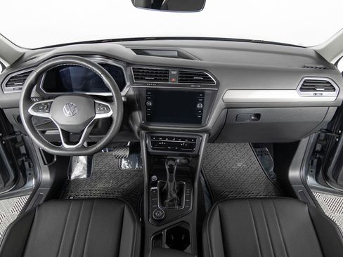 Used 2022 Volkswagen Tiguan SE image 37