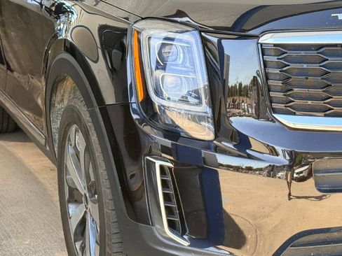 Used 2022 Kia Telluride EX w/ EX Premium Package FWD image 4