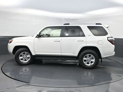 Used 2019 Toyota 4Runner SR5 AWD/4WD image 37