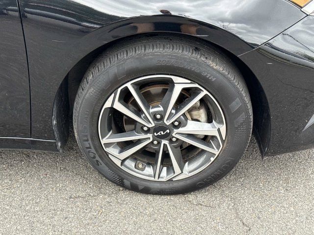 Used 2023 Kia Forte LXS w/ LXS Technology Package FWD image 7