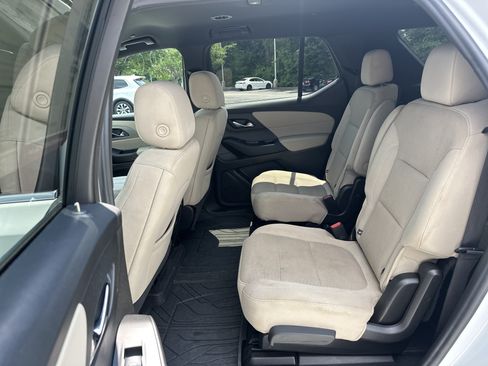 Used 2023 Chevrolet Traverse LT FWD image 32