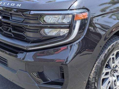 Used 2025 Ford Expedition Max Active AWD/4WD image 11