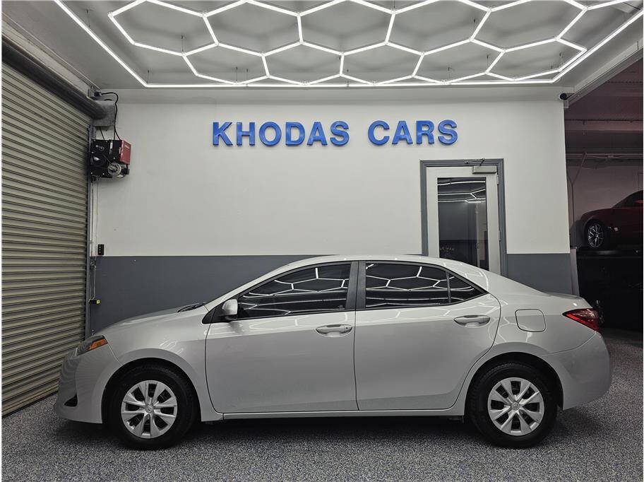 Used 2017 Toyota Corolla L w/ Carpet Mat Package (TMS) FWD image 1