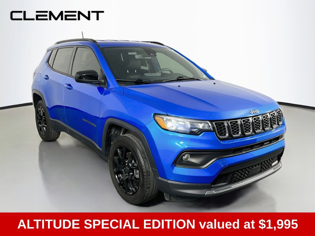 Used 2025 Jeep Compass Latitude w/ Altitude Special Edition AWD/4WD image 3