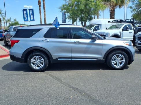 Certified 2022 Ford Explorer XLT w/ Equipment Group 202A AWD/4WD image 3