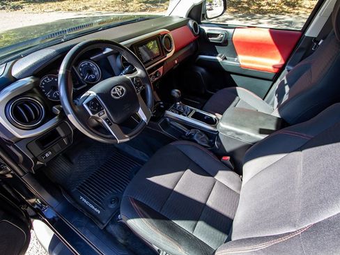 Used 2016 Toyota Tacoma SR5 image 9