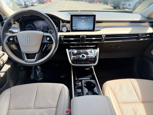 Used 2022 Lincoln Corsair AWD w/ Premium Package image 11