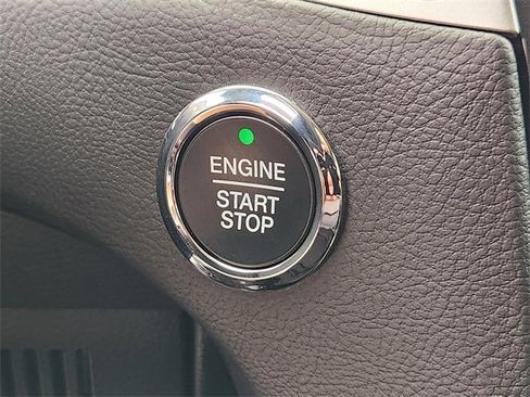 Used 2024 Ford Edge SE w/ Black Appearance Package image 18