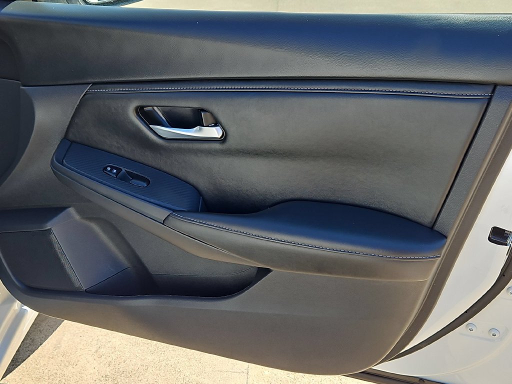 Used 2025 Nissan Sentra SV FWD image 33