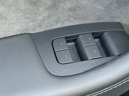 Used 2023 Tesla Model Y Performance image 13