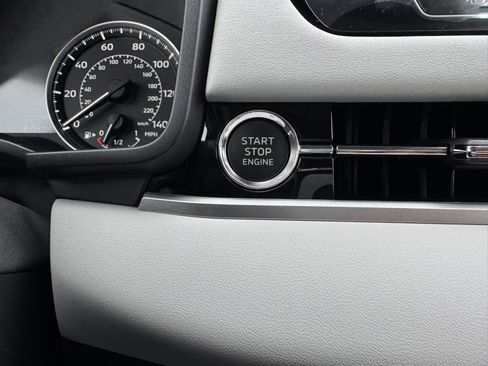 New 2025 Mitsubishi Outlander SE image 27