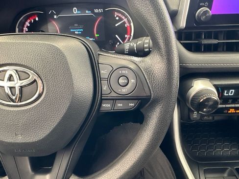 Used 2025 Toyota RAV4 XLE AWD/4WD image 19