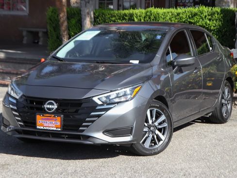 Used 2025 Nissan Versa SV w/ Trunk Package FWD image 4