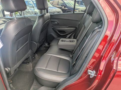 Used 2021 Chevrolet Trax LT w/ Premium Seat Package AWD/4WD image 31