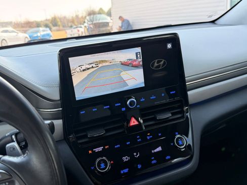 Used 2020 Hyundai Ioniq Limited image 19