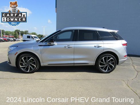 Used 2024 Lincoln Corsair Grand Touring AWD/4WD image 2