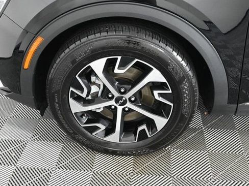 Certified 2024 Kia Sportage EX image 28