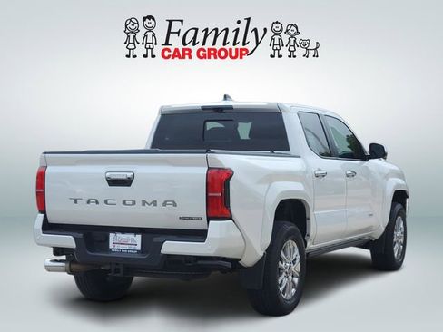 Used 2025 Toyota Tacoma Limited AWD/4WD image 4