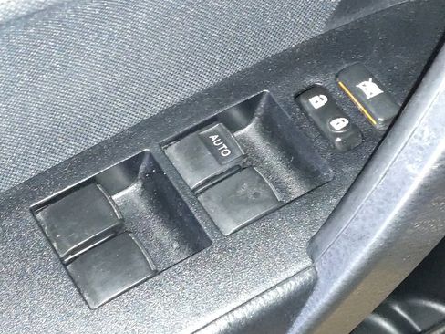 Used 2015 Toyota Corolla LE FWD image 27