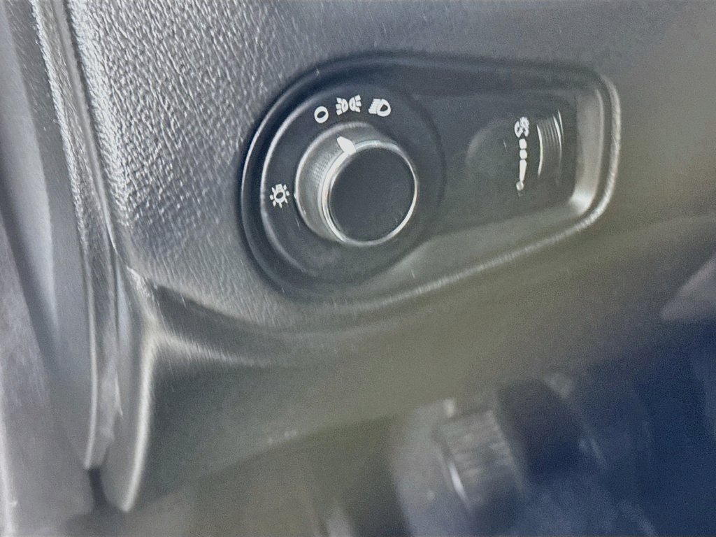 Used 2015 Jeep Renegade Sport w/ Power & Air Group FWD image 10