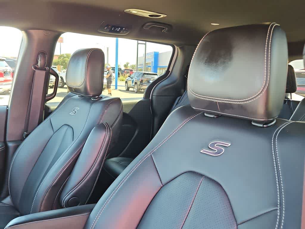 Used 2024 Chrysler Pacifica Limited FWD image 15