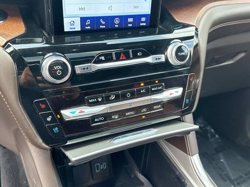 Used 2022 Ford Explorer King Ranch w/ Premium Technology Package image 29