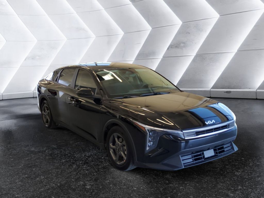 Used 2025 Kia K4 FWD image 1