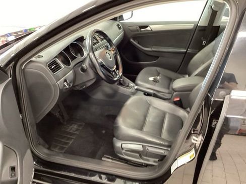 Used 2018 Volkswagen Jetta SE FWD image 9