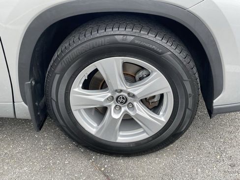 Used 2023 Toyota Highlander LE image 11