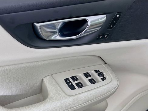 Used 2021 Volvo V60 T5 Momentum w/ Climate Package image 19