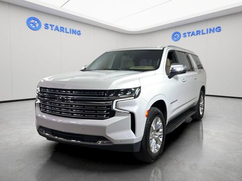 Used 2021 Chevrolet Suburban Premier w/ Premium Package RWD image 16