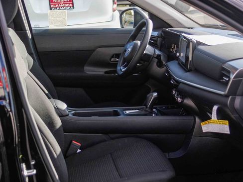 Certified 2025 Nissan Kicks S image 17