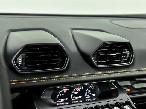 Used 2018 Lamborghini Huracan LP 580-2 RWD image 30