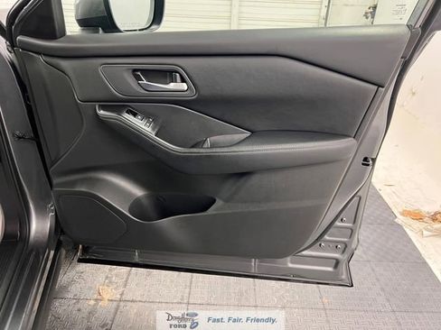 Used 2025 Nissan Rogue SV FWD image 37