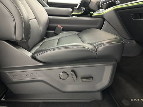 Used 2025 Ford Expedition Platinum AWD/4WD image 58