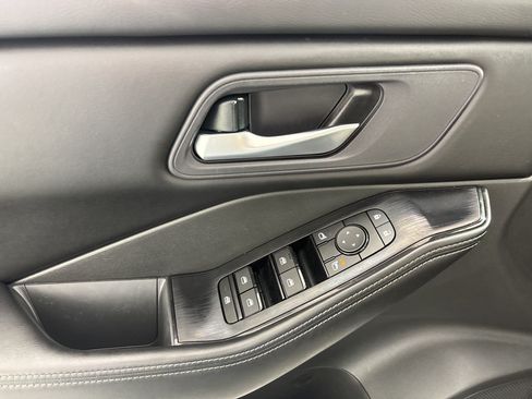 Used 2024 Nissan Rogue SV FWD image 13