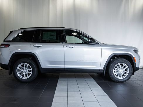 New 2026 Jeep Grand Cherokee Laredo X AWD/4WD image 3